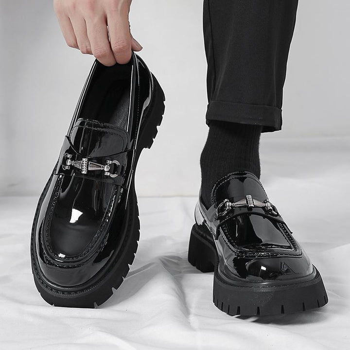 Herren Modische Loafers mit robustem Sohlenprofil und edler Schnallenverzierung