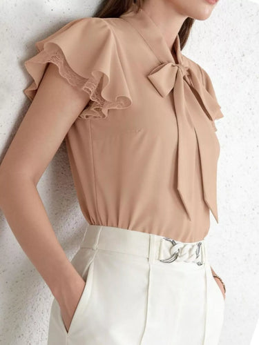 Blouse à col lavallière et manches volantées